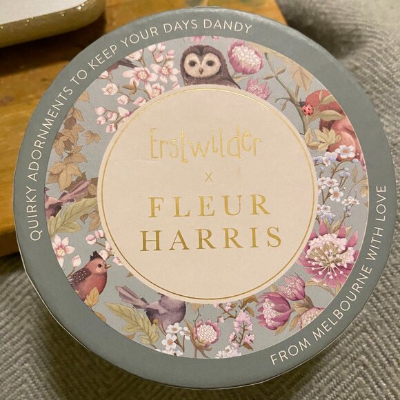 Erstwilder x Fleur Harris Well-Dressed Duck Resin Brooch NWT - Picture 3 of 4